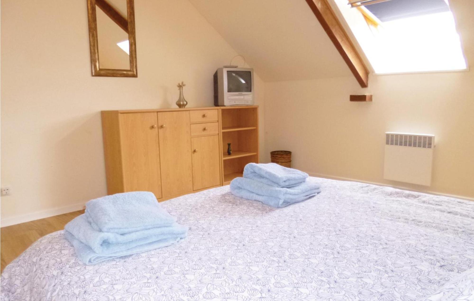 3 Bedroom Cozy Home In Brucheville Carentan-les-Marais Экстерьер фото